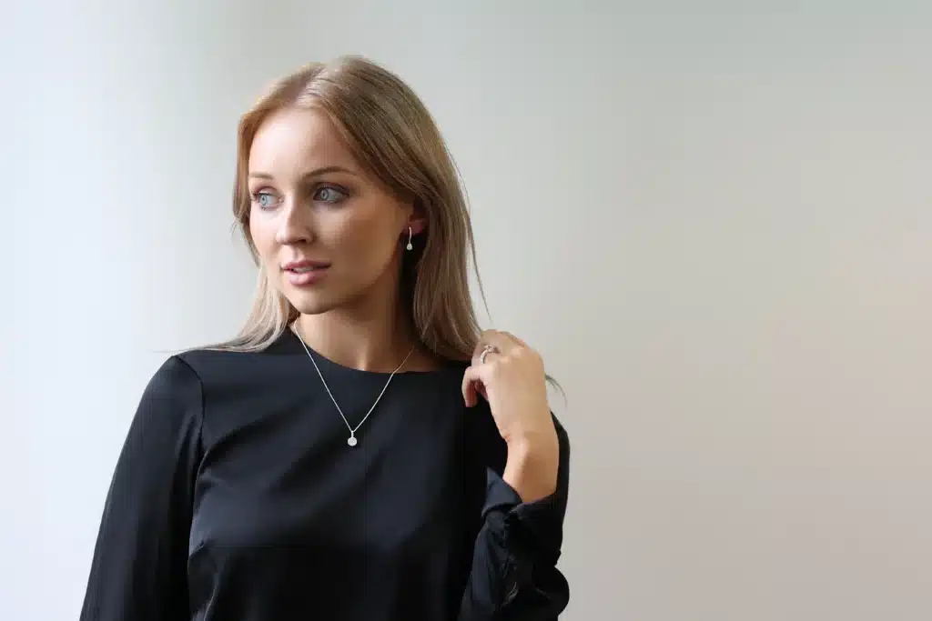 drop-earrings-white-gold