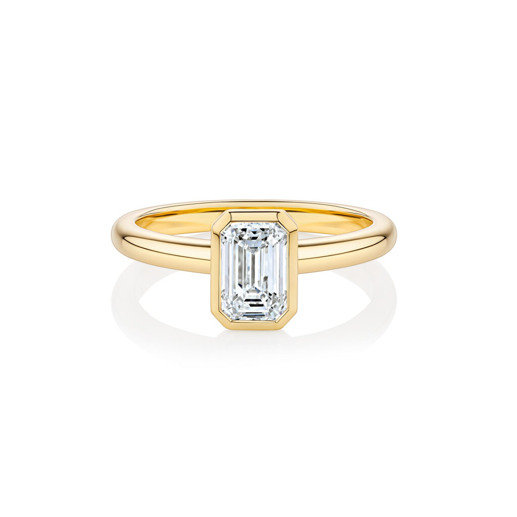 Alyxia emerald bezel yellow gold diamond ring front view